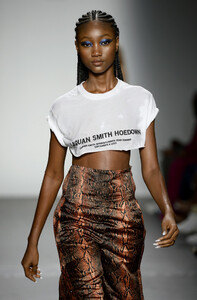 2104059548_LaquanSmithRunwaySeptember2019NewYorkfWtPwTVrTlZx.thumb.jpg.e9f30edd83b02e9b7ac95d1e89f09675.jpg