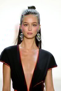 2106246323_TadashiShojiSpringSummer2020RunwayNewh4jgF8kA2bwx.thumb.jpg.664ac0ae9274f6fcfab586943b1d6e28.jpg