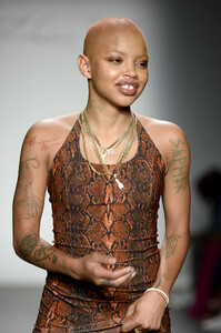 211342638_LaquanSmithRunwaySeptember2019NewYork-TAnhXzRJJlx.thumb.jpg.0ac2131f02a3ee5756a2ced240b24d13.jpg