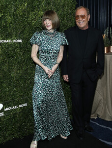 Anna+Wintour+God+Love+Deliver+13th+Annual+MZfQ8GpzkZ6x.jpg
