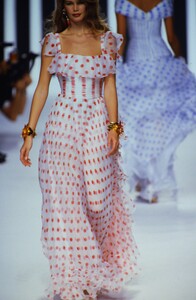 2124069_valentino-ss-1992(11).thumb.jpg.f877f171d680a47bcdfac84e38379189.jpg