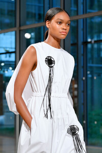 2145306274_TibiRunwaySeptember2019NewYorkFashionJH-eIpTruU1x.thumb.jpg.30ae99c08bd8b0d7b09885212e8c1288.jpg