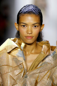 221697805_ParsonsMFARunwaySeptember2019NewYorkY9pEP-LRgiLx.thumb.jpg.472c86866827df5ef9a3e114a901d782.jpg