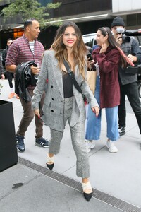        sel281019BZNimage8.jpg