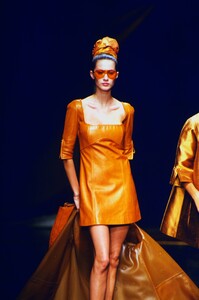 311666925_gianfranco-ferre-ss-1999(6).thumb.jpg.1d7938145799aa6d9df4c3a3b1603d11.jpg