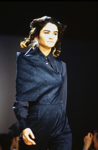 317599232_john-galliano-ss-1990(1).thumb.jpg.54e6fd0ad69e0352a5d221bbd4f3523a.jpg