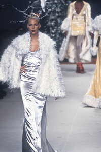 3202938_Chloe1994WomenRTW123.thumb.jpg.f9ea50532f24a2cbc8a68d12a588fad8.jpg