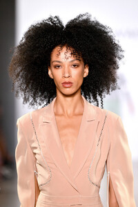 321557640_TaorayWangS20RunwaySeptember2019NewRYMvylZqyKGx.thumb.jpg.070767e1d800e24dd509310140a176a0.jpg
