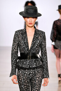 334790494_TaorayWangS20RunwaySeptember2019NewgYuU2KztP2bx.thumb.jpg.8ba48199062b8ab55baf002714dcbb38.jpg