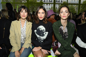 Alexa+Chung+Valentino+Front+Row+Paris+Fashion+YwtFELIYxxvx.jpg