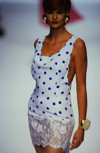 365815789_valentino-ss-1992(16).thumb.jpg.9ac70b6c71f99a8418325afc1451b686.jpg
