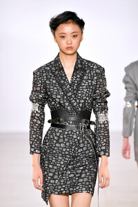 389631848_TaorayWangS20RunwaySeptember2019NewqSQRD3FmQBYx.thumb.jpg.2f27b8bc5eeba40b44f74c68ea1069d3.jpg