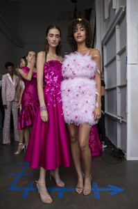 394915815_PamellaRolandSpring2020BackstagerxwfQ74jcoHx.thumb.jpg.c4685552748eeea83115b8c33e490fe2.jpg