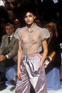 40224783_Kenzo1999WomenRTW2.thumb.jpg.31a2146b2d9a97e5a202747c89b35fef.jpg