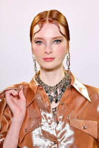 406086749_VictoriaHayesSpringSummer2020RunwayzisVeMHy5vQx.thumb.jpg.9442df555d115cecee3d28b5ec17639c.jpg