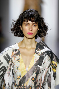 412648803_ParsonsMFARunwaySeptember2019NewYork5CCkSrhBK1vx.thumb.jpg.24489d5ed6f9c9170efd91d15a090782.jpg