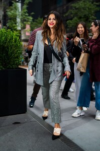        sel281019BZNimage24.jpg