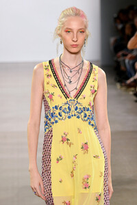 4319532_NicoleMillerRunwaySeptember2019NewYorkGxtkH53qCy4x.thumb.jpg.b9ee1cc4e2de79b5ecb6217b44bf3df7.jpg
