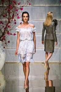 480528465_Valentino1997HauteCouture131.thumb.jpg.fe781c9ddb722cfe726aacc89c27c45e.jpg