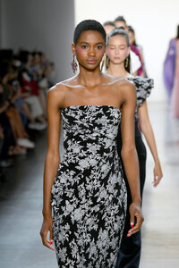 481791544_TadashiShojiSpringSummer2020RunwayNewYJnW4kc0Gdpx.thumb.jpg.24c0bc09d3ba486305ba7ed722af291e.jpg