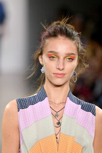 493650010_NicoleMillerRunwaySeptember2019NewYork6DNiLzcZRQkx.thumb.jpg.431cacbb57b31612c89362b6a5c82e4c.jpg