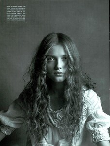 vogue it - 2006 02 - broken dolls - 013.jpg