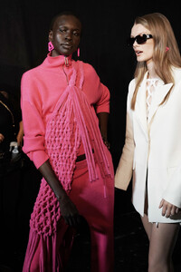 Alek+Wek+Off+White+Backstage+Paris+Fashion+579uYqcKNMhx.jpg