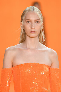 503862879_SallyLaPointeRunwaySeptember2019NewYorkrBWRp_W-PBWx.thumb.jpg.a1ea9fc0bc1993b905a40e45382bbc85.jpg