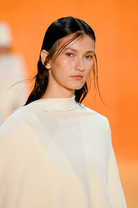 504895413_SallyLaPointeRunwaySeptember2019NewYorkV9B-DczE55Mx.thumb.jpg.dc35ddf06e74b9869b799f08c78852d7.jpg