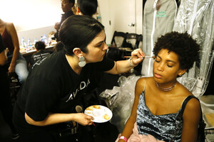 513116116_VictoriaHayesSpringSummer2020BackstageAmZEKnhEHXjx.thumb.jpg.848801d7bb32786f8f5e725926dc2a7a.jpg