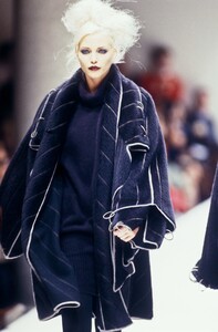 531661533_Fendi1994WomenRTW43.thumb.jpg.cd95d86408fda0def4f5ebbb00f75ebf.jpg