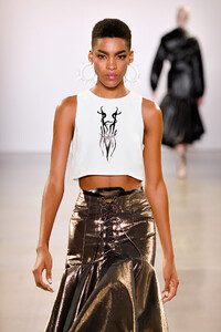 532548816_VictoriaHayesSpringSummer2020RunwayhVN7uLT_mj_x.thumb.jpg.bbf5c717b649a576cea949347b11b061.jpg