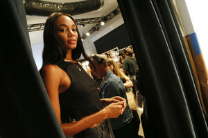 549301477_VictoriaHayesSpringSummer2020BackstageQBVQesVtwmZx.thumb.jpg.a9355a4c3fa7f64089b8ea1e2d3e7b38.jpg