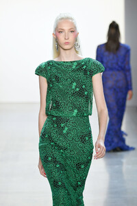 555925174_TadashiShojiSpringSummer2020RunwayNew8VarxsqG1Hex.thumb.jpg.d97ece401987b6ee87f81d0dd96256d3.jpg