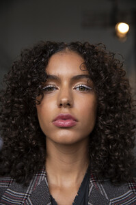 57759258_PamellaRolandSpring2020BackstageFcTAVKds3KAx.thumb.jpg.987adbe3571aaf6a410e35df1ba0e047.jpg