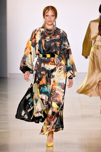 589250920_VictoriaHayesSpringSummer2020RunwayRLe82Qov3Lbx.thumb.jpg.26a38dddfd6a5bbbeddb47ebd0780205.jpg