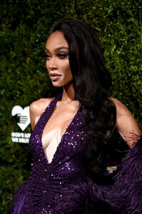 Winnie+Harlow+God+Love+Deliver+Golden+Heart+jvHbh-GpNEVx.jpg