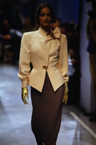 591660436_mugler-fw-1994(4).thumb.jpg.2b7f22d40996e57b9ba0f9d07bcb51a7.jpg