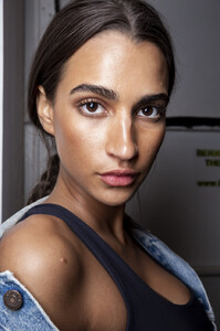 599329595_ChiaraBoniLaPetiteRobeSpring2020Backstage8LLCF3vwBZ0x.thumb.jpg.6ab62159ce362cc584b1c99a5a2cae98.jpg