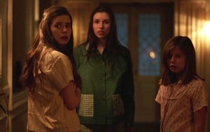 Grace Fulton and Philippa Coulthard in "Annabelle: Creation" (2017)