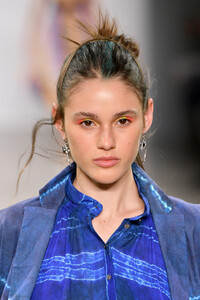 621583706_NicoleMillerRunwaySeptember2019NewYorkKFaZEpMHgftx.thumb.jpg.ce81ede2f58f93a8e1b727e97b632037.jpg