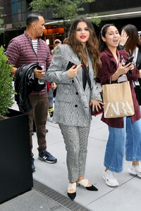        sel281019BZNimage4.jpg
