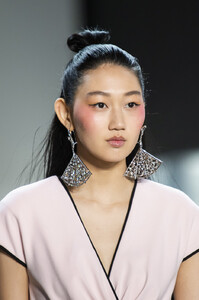 643016612_TadashiShojiSpring2020DetailsPGZVxIbIQPEx.thumb.jpg.a4ecc5fc9403c4db4a75626a0c428c19.jpg