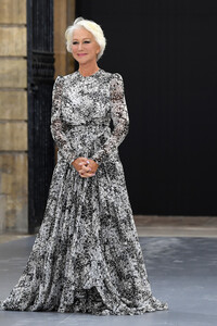 Helen+Mirren+Le+Defile+L+Oreal+Paris+Runway+Rpp-2e9t-dxx.jpg