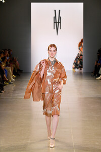 655502269_VictoriaHayesSpringSummer2020RunwaywSj2WBqxMVXx.thumb.jpg.55d5682e07282a710ff55f159dc5e67d.jpg