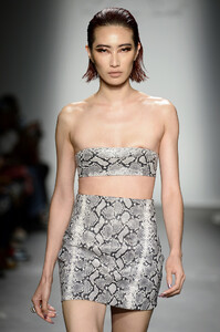 65735596_LaquanSmithRunwaySeptember2019NewYorkOH2ZdoyxndDx.thumb.jpg.a6ab05daad7967eb36609e1a90a365a3.jpg