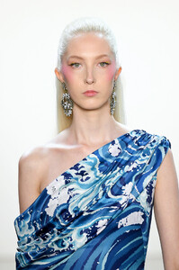 66545987_TadashiShojiSpringSummer2020RunwayNewODDgByb0KfSx.thumb.jpg.61e84dc28ca7e4f09a10634a225aaff0.jpg