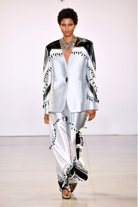 679611188_VictoriaHayesSpringSummer2020RunwayVo8Op0pkV7-x.thumb.jpg.cd1cd8c22540db9e252be09c2cc8d775.jpg