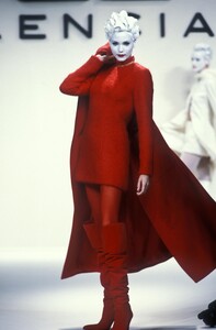 686182620_Balenciaga1994WomenRTW10.thumb.jpg.f9398fa3cbc073d8e855bfdd60109cd6.jpg