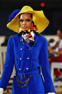 687057752_MarcJacobsSpring2020RunwayShowQPb-60Ov3Enx.thumb.jpg.457b61ec71fc09f7a556e133300e7f16.jpg